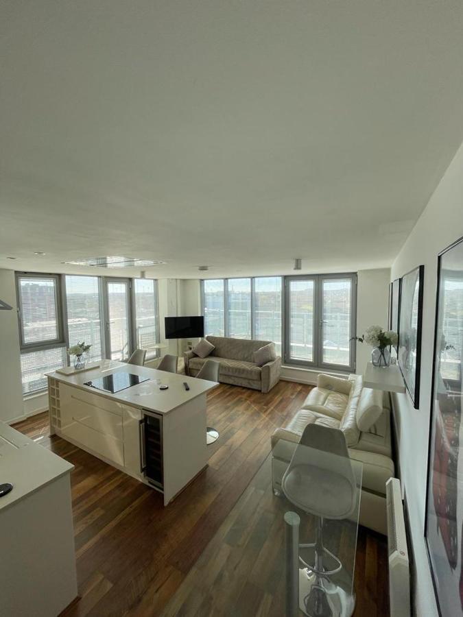 Apartment The Picture Works: City Centre With Free Parking